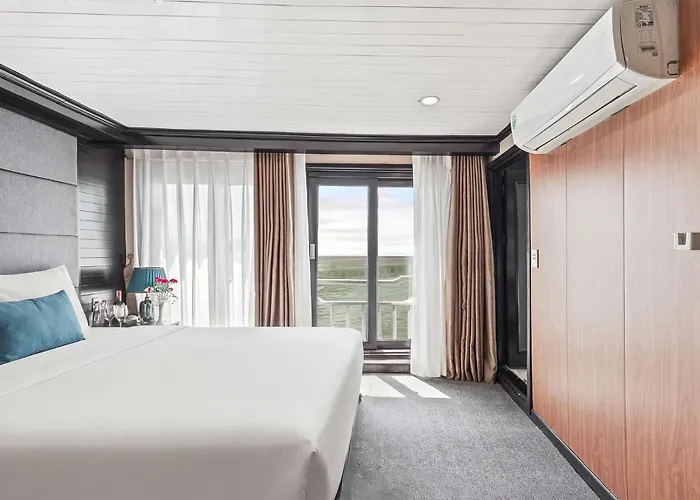 Botel Aqua Classic Cruise