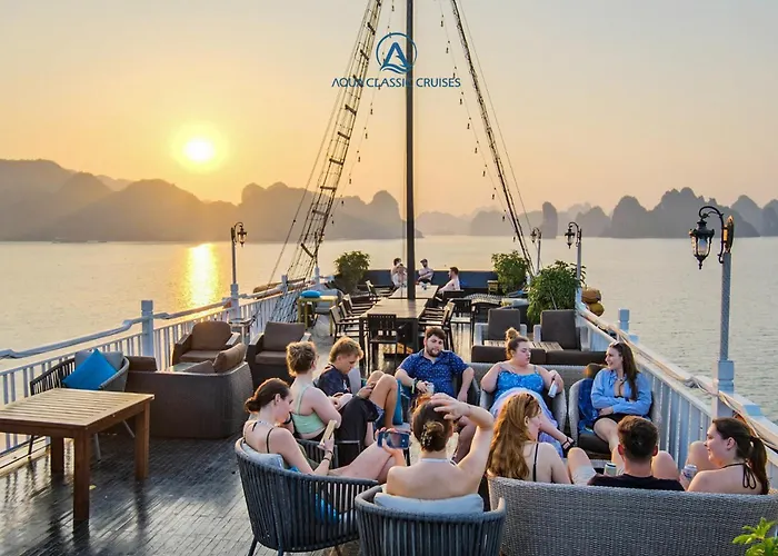 Botel Aqua Classic Cruise Hạ Long