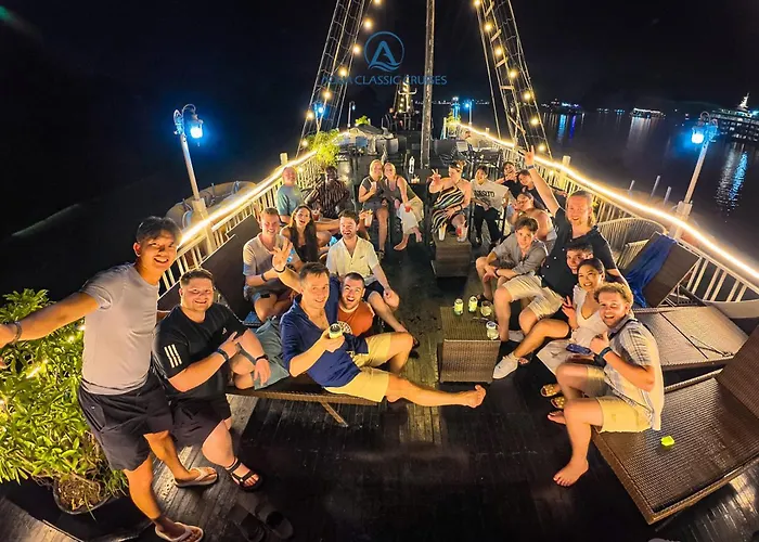 Aqua Classic Cruise 5* Hạ Long