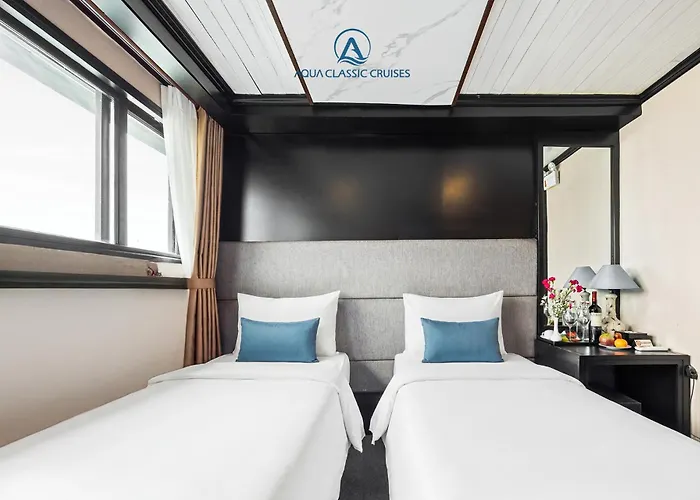 Botel Aqua Classic Cruise Hạ Long