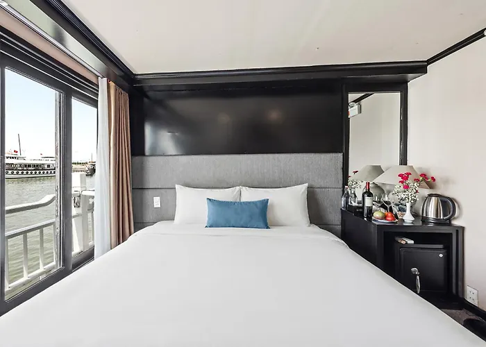 Botel Aqua Classic Cruise 5*