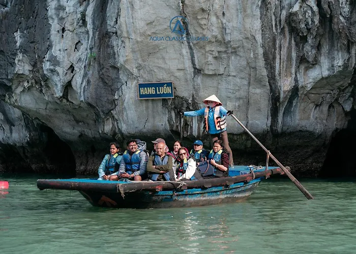Botel Aqua Classic Cruise Hạ Long