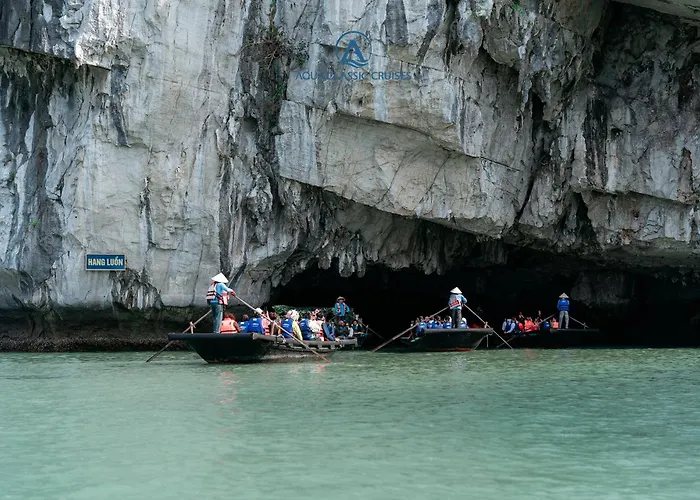 Botel Aqua Classic Cruise Hạ Long