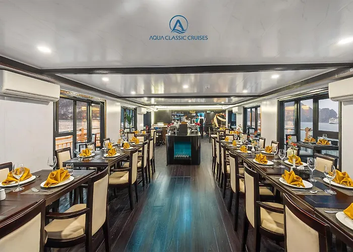 Botel Aqua Classic Cruise Hạ Long