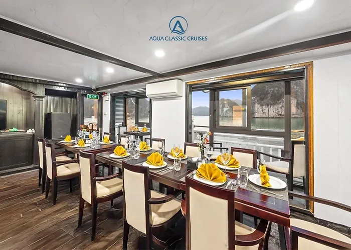 Botel Aqua Classic Cruise Hạ Long